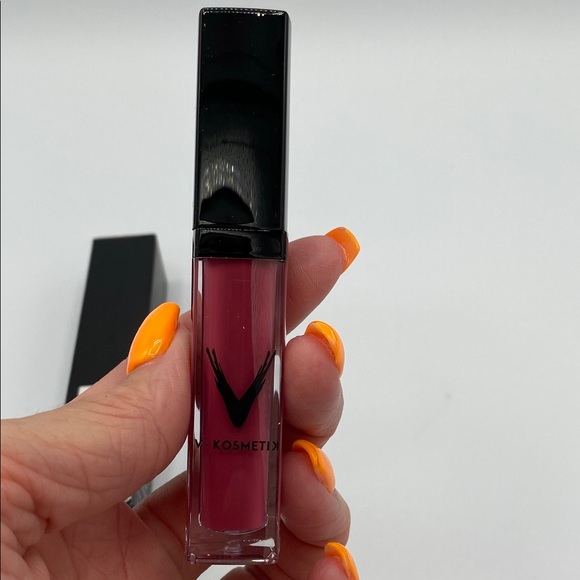 V. Kosmetik, Lipstick Liquid Velvet in Bubbly BNIB - Picture 2 of 5